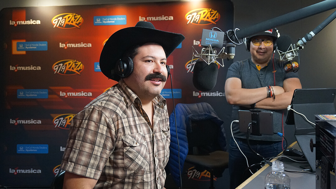 Tiburcio visitó Al Aire con el Terrible • 97.9 La Raza Tiburcio visitó Al Aire con el Terrible • 97.9 La Raza