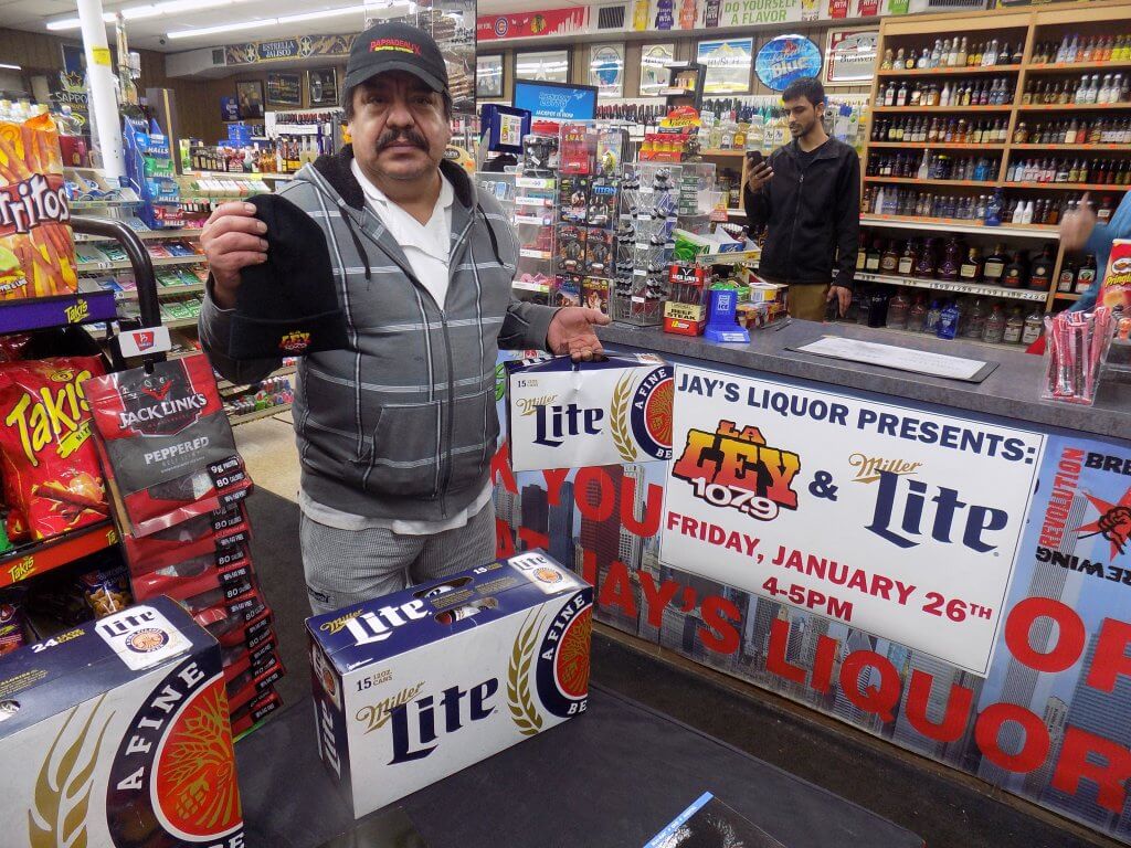 La Ley con Miller Lite en Jays Liquors 12618 • La Ley 107.9 FM