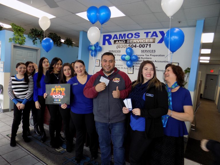 El Compa Eric en Ramos Tax Service 011919 • La Ley 107.9 FM