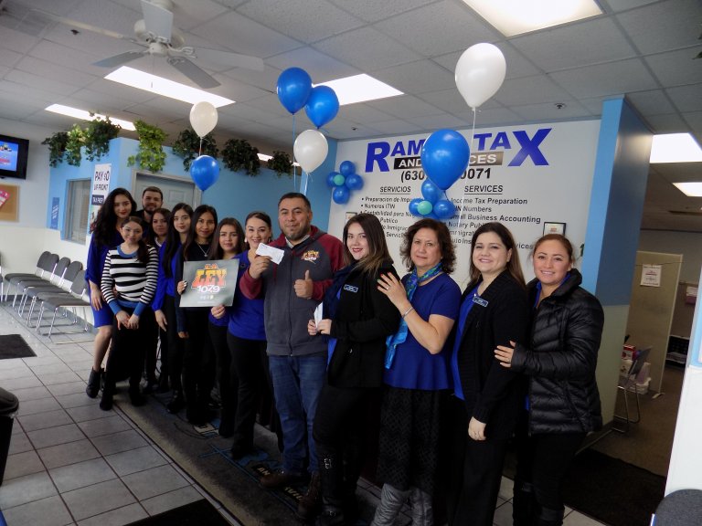 El Compa Eric en Ramos Tax Service 011919 • La Ley 107.9 FM