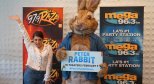 Peter Rabbit en los estudios de Mega 96.3 FM