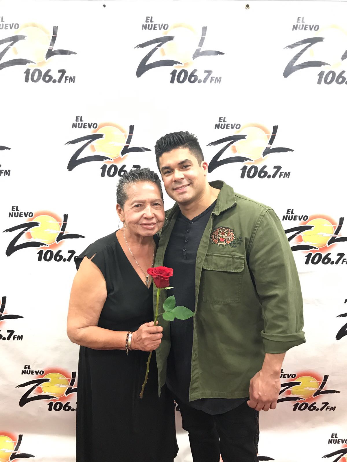 Meet & Greet para las madres con Jerry Rivera Fotos • El Zol 106.7